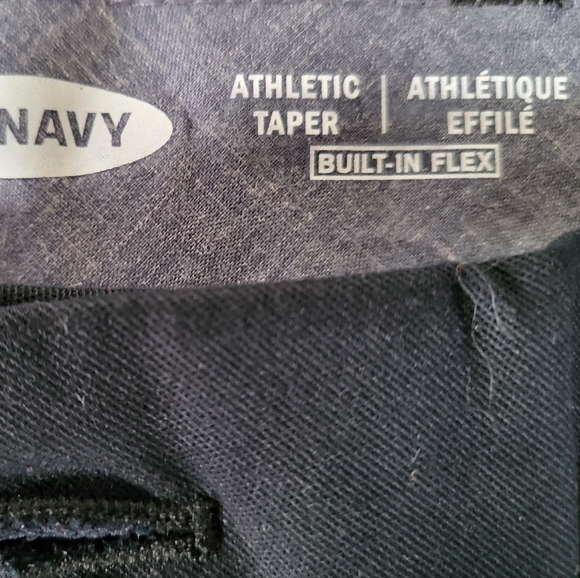 Men's Old Navy Black Athletic Taper Cotton Dress Pant - Picture 3 of 4